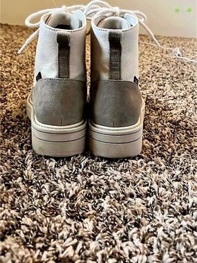 Teva 7.5 boots